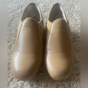 Revolution Tap Shoes. Tan. Size 1 (little girl).